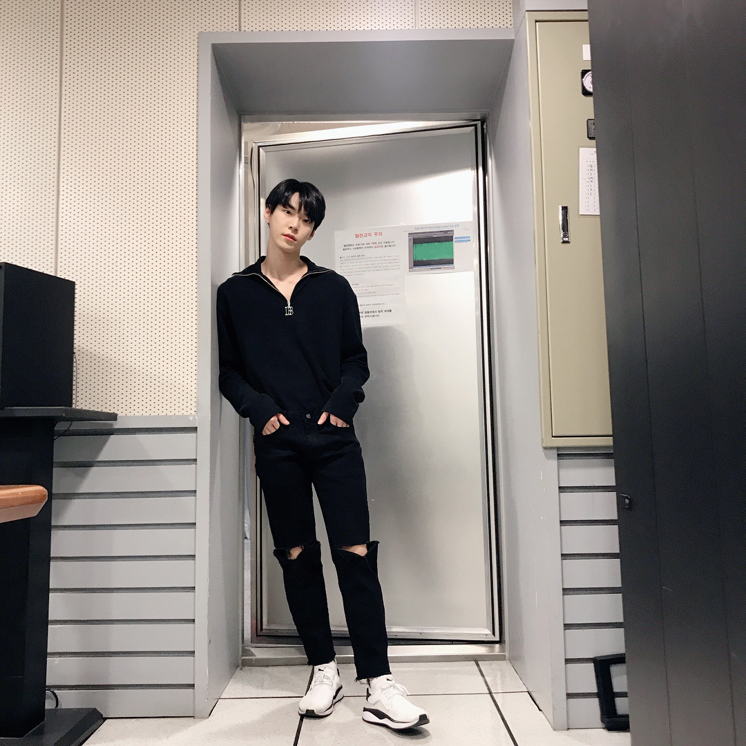 셀카를 왜이렇게 귀엽게 찍는거야!!!!?? | 인스티즈