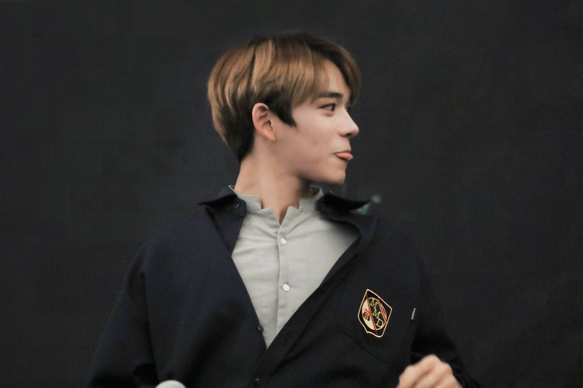 이게 바로 이때싶이지! 루카스 황늠름 황쉬시 황욱희 웡요케이 얼굴 한번씩 보고가세여💚 | 인스티즈