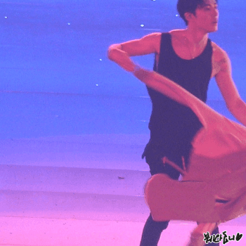 비아이 어제자 갭차이ㅋㅋㅋ 섹시큐티 다하시는분... | 인스티즈