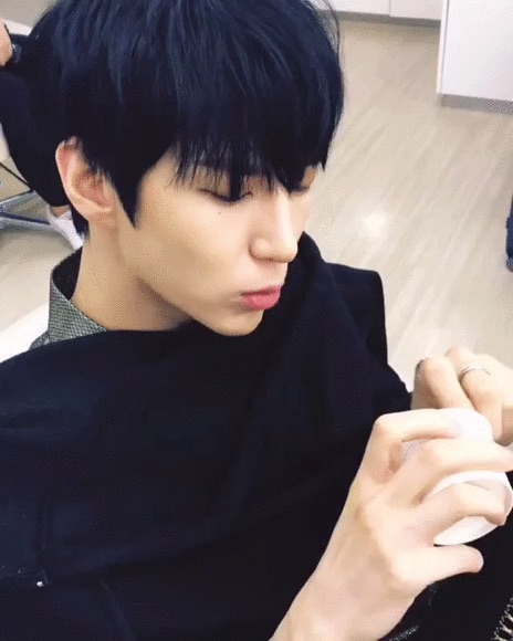 빅스 레오가 잠결에 아이스크림 달라고 애교 부리는 거 보러 와 익인들 | 인스티즈