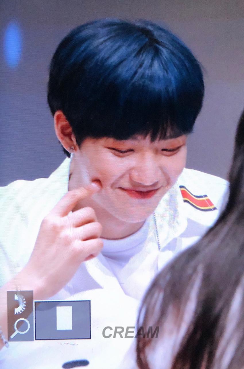 팬싸에서 귀엽기로 일등 | 인스티즈