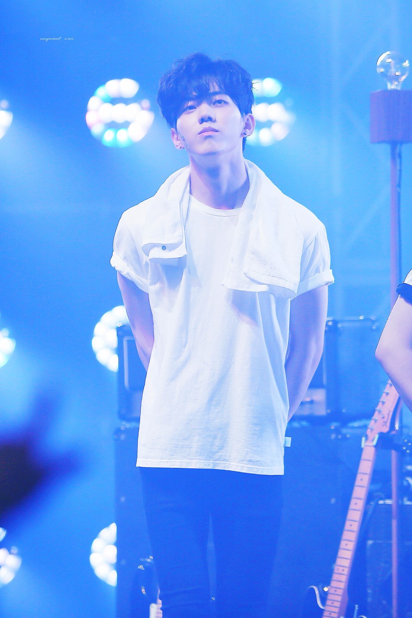 얘도 막내 이미지에 묻혀서 그렇지 진짜 잘생겼는데 사람들이 잘 몰라 | 인스티즈