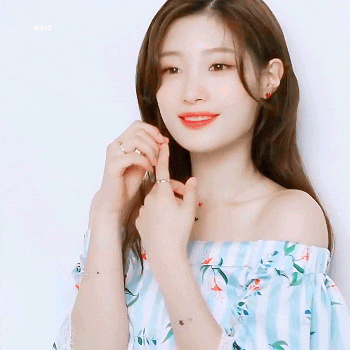 정채연 앞머리 이렇게 한 거 너무 예쁘고 잘 어울린다 ㅠ | 인스티즈