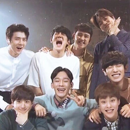 올해 엑소 덕분에 너무 너무 행복했어 | 인스티즈