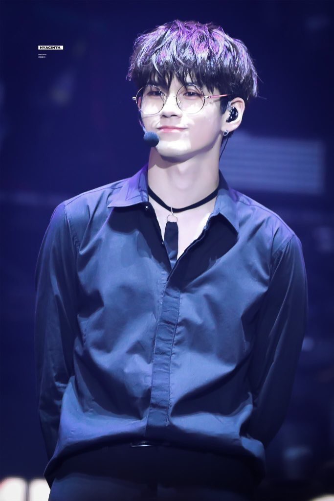 새벽이니까 올리는 어제자 옹성우 갓경 보여🔥 | 인스티즈