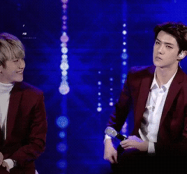 [잡담] 세훈이 볼 잡아댕기는 백현인데 백현 왜 이렇게 용감해보이지 | 인스티즈