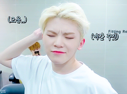 솔직히 우지는 자기가 귀엽다는 걸 모를 수가 없어 이러잖아.. 이렇게 웃잖아 근데 어떻게 몰라 | 인스티즈