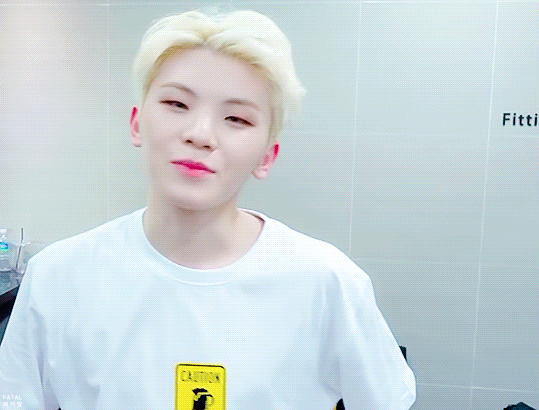 솔직히 우지는 자기가 귀엽다는 걸 모를 수가 없어 이러잖아.. 이렇게 웃잖아 근데 어떻게 몰라 | 인스티즈