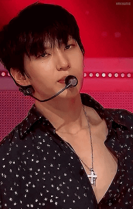 옷을 입은건지 걸친건지 구분이 안가는 신인 남솔로.gif | 인스티즈