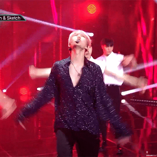 옷을 입은건지 걸친건지 구분이 안가는 신인 남솔로.gif | 인스티즈