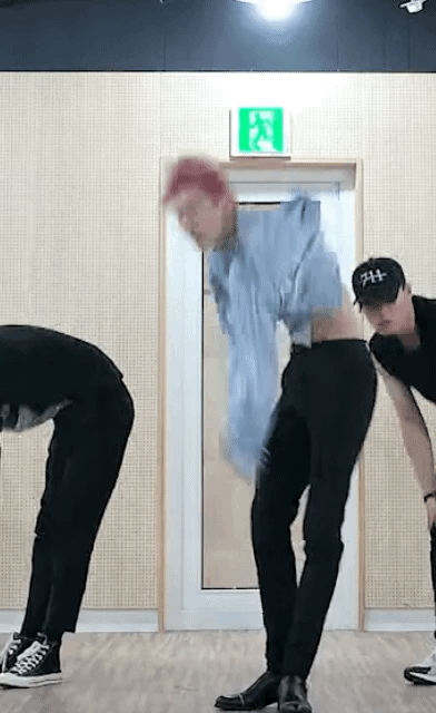 옷을 입은건지 걸친건지 구분이 안가는 신인 남솔로.gif | 인스티즈