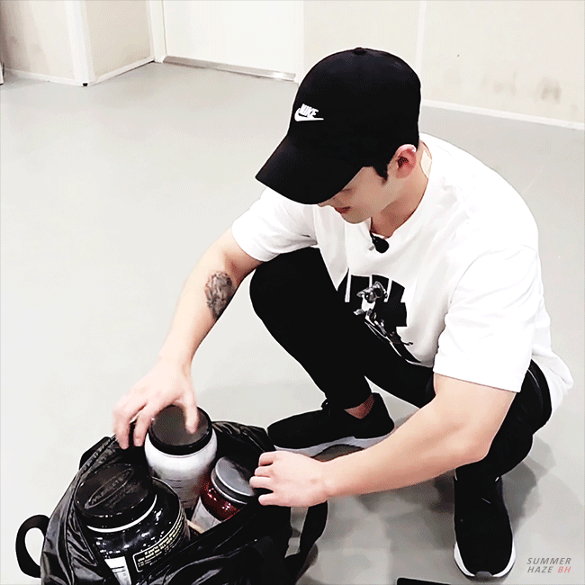 통째로 들고다니는 강동호 | 인스티즈