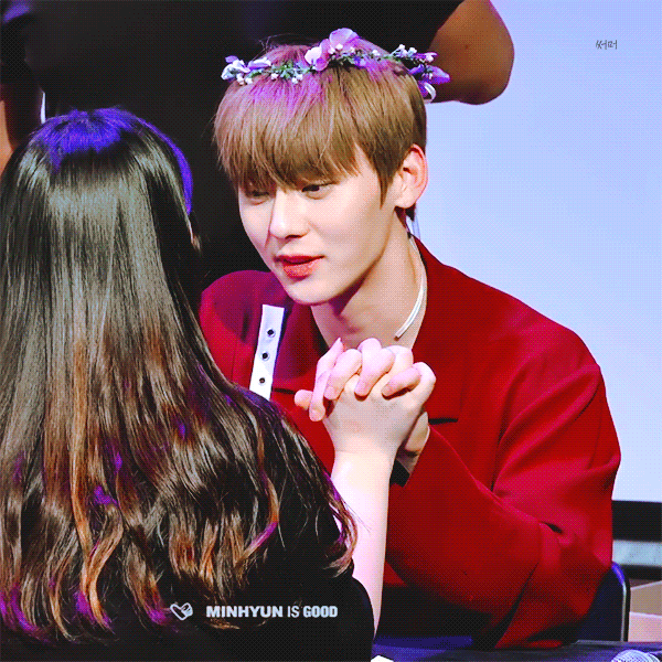 내 갤러리에는 ㄹㅇ 남자사진 1도없고 다 여돌이나 여배우사진인데 유일한 남돌사진 황민현.. | 인스티즈