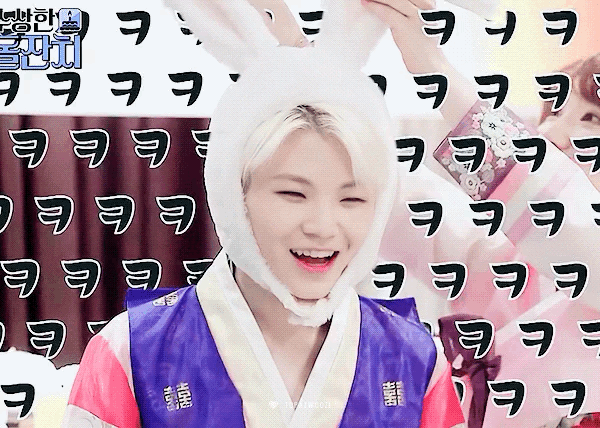 솔직히 우지는 자기가 귀엽다는 걸 모를 수가 없어 이러잖아.. 이렇게 웃잖아 근데 어떻게 몰라 | 인스티즈