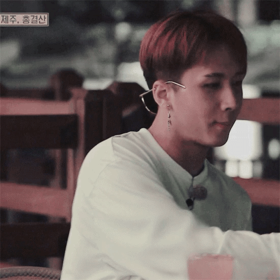 자꾸 물건한테 혼나는 아이돌.jpg | 인스티즈