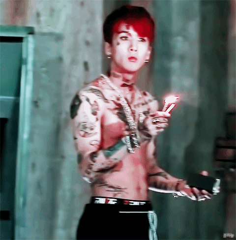 자꾸 물건한테 혼나는 아이돌.jpg | 인스티즈