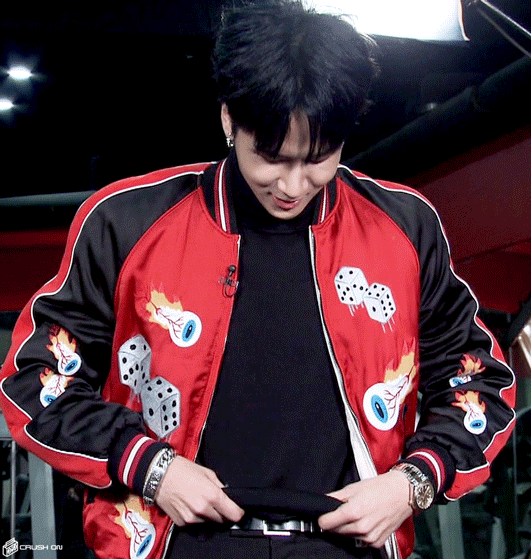 자꾸 물건한테 혼나는 아이돌.jpg | 인스티즈