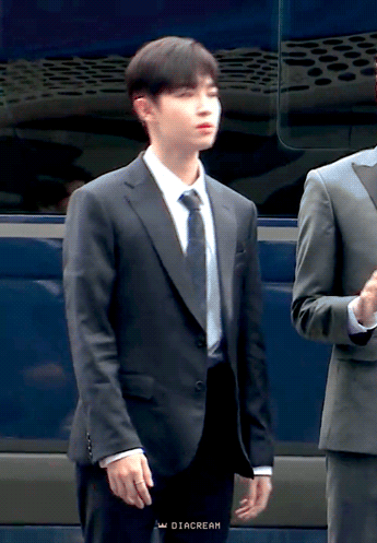 흑발 김재환...세상 | 인스티즈