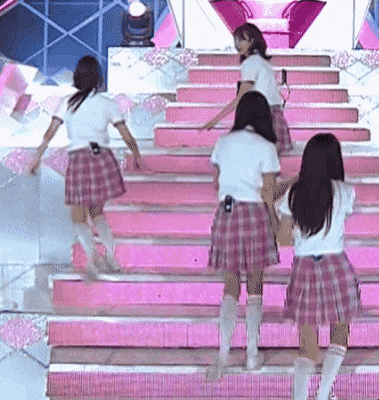 사쿠라 이거 마이크 돌려서 주는거 나만 발려...? | 인스티즈