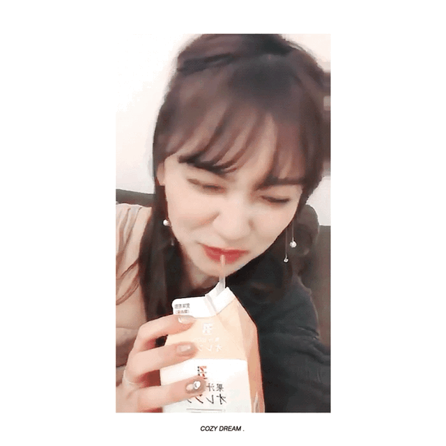 앞에서 대놓고 앓는 팬들보고 웃는거봐ㅋㅋ | 인스티즈