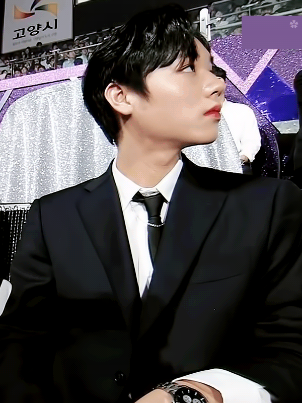 작년엔 1위후보 단상 위 올해는 선배석에 착석한 그때 그 윙크남 | 인스티즈