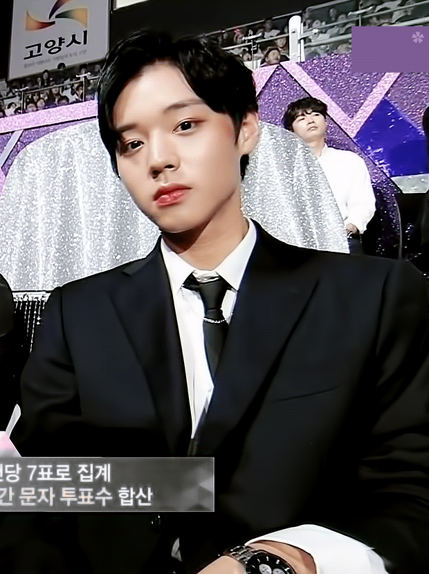 작년엔 1위후보 단상 위 올해는 선배석에 착석한 그때 그 윙크남 | 인스티즈