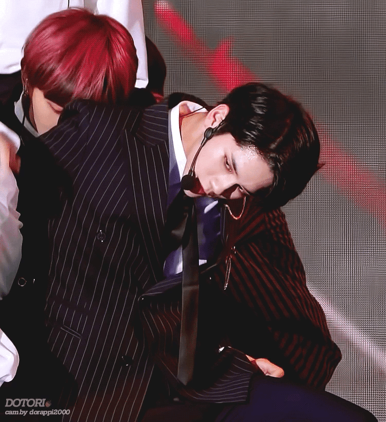 옹성우 이마핏줄봐라ㅋㅋㅋㅋ워후❗ | 인스티즈