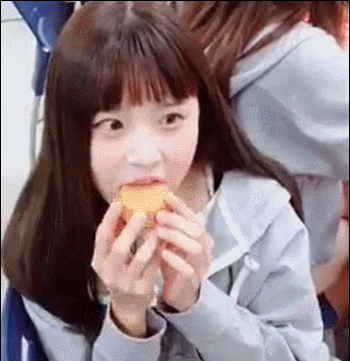 밟으면 꿈틀거리는 하빵.jpgif (feat.프로미스나인 송하영) | 인스티즈