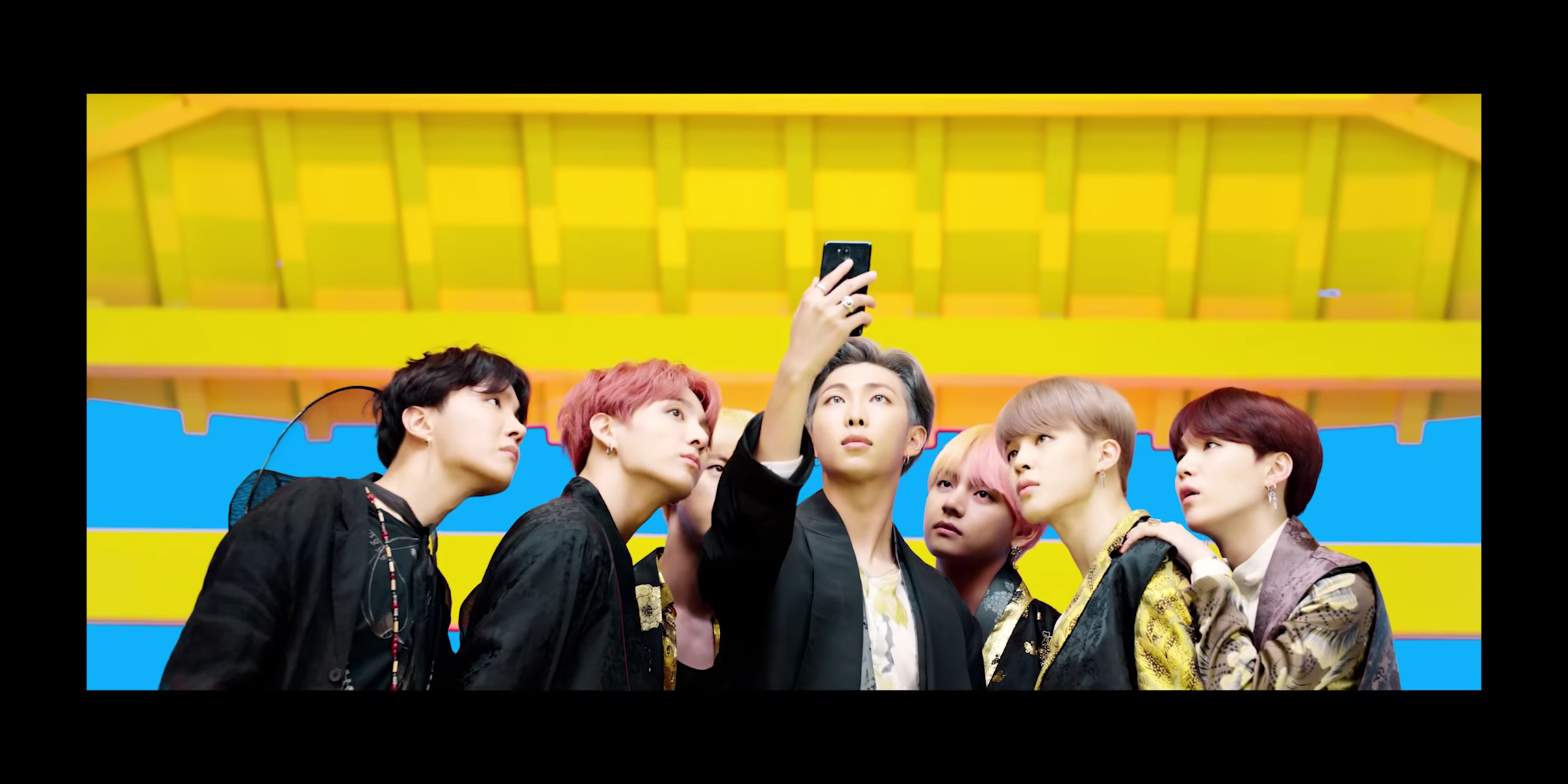 방탄이랑 니키미나즈 뮤비 콜라보 개연성 보소ㅋㅋㅋㅋㅋㅋㅋㅋ | 인스티즈