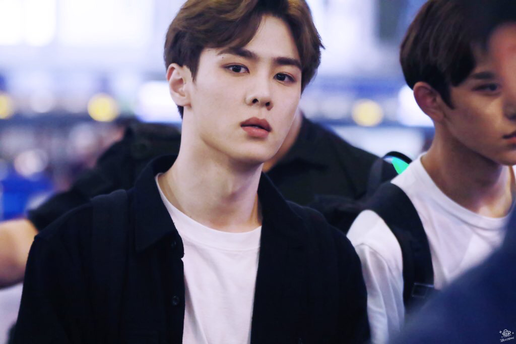 엔시티 쿤이 셀카 홈마직찍이랑 차이없이 잘찍는거같아 | 인스티즈