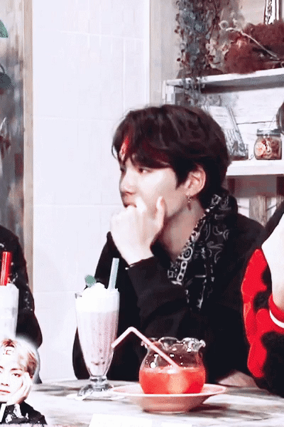 방탄 슈가 진짜 흑발 잘어울리는 것 같아 | 인스티즈