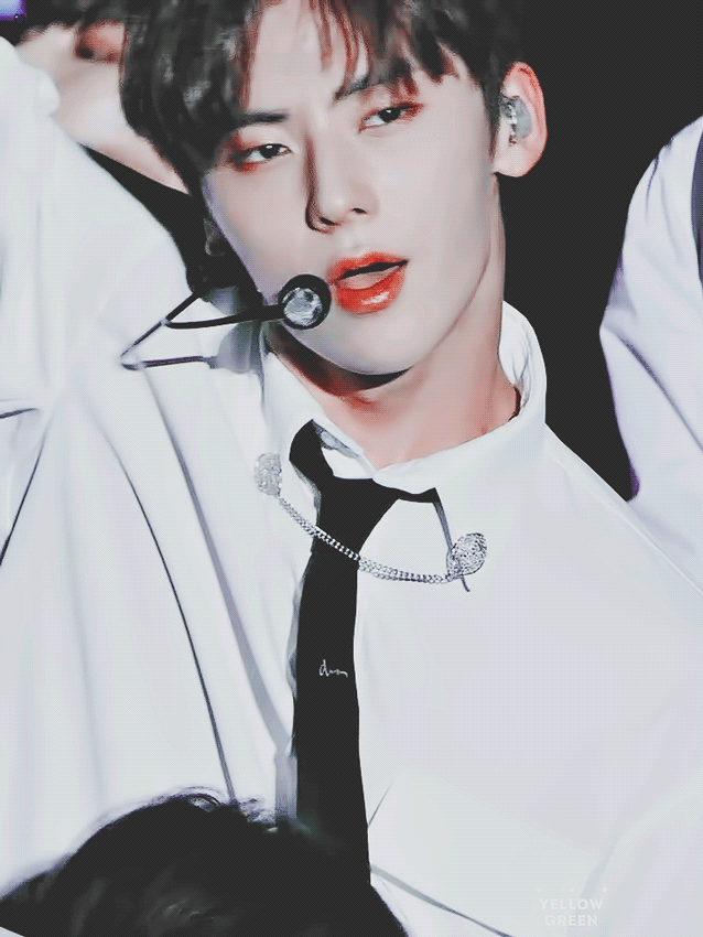 내 갤러리에는 ㄹㅇ 남자사진 1도없고 다 여돌이나 여배우사진인데 유일한 남돌사진 황민현.. | 인스티즈