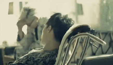 ㄱ 여친이랑 데이트하는 남주 기다리다가 결국 자기한테 돌아오자 두다리 쭉뻗고 잠드는 뮤비 | 인스티즈