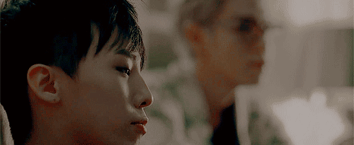 ㄱ 여친이랑 데이트하는 남주 기다리다가 결국 자기한테 돌아오자 두다리 쭉뻗고 잠드는 뮤비 | 인스티즈