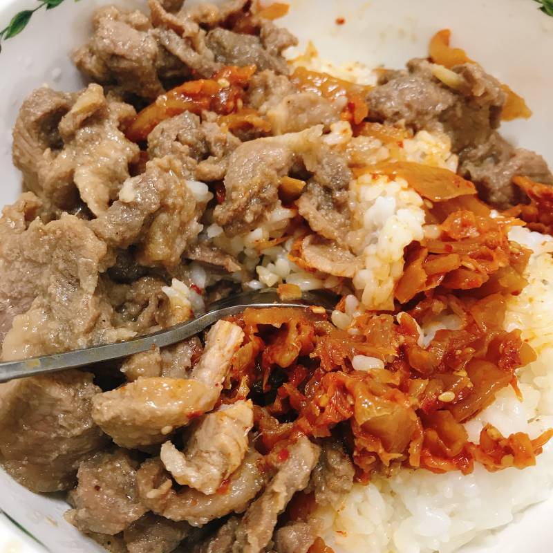 누워있다가 배고파서 밥 먹으러 기어나옴... | 인스티즈