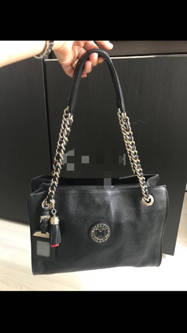 이거 22살이 들기엔 너무 나이들어보여,,,?4040 | 인스티즈