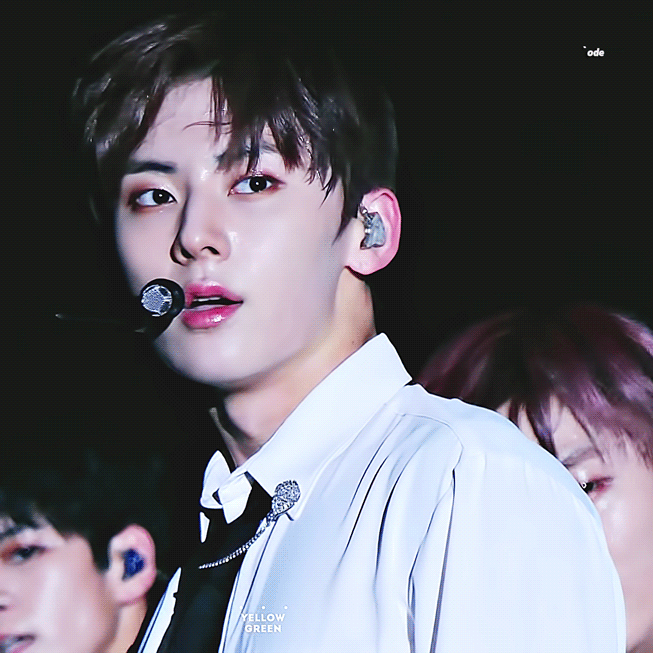 내 갤러리에는 ㄹㅇ 남자사진 1도없고 다 여돌이나 여배우사진인데 유일한 남돌사진 황민현.. | 인스티즈