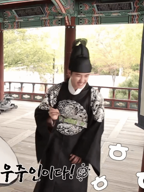 붓글씨 망했다고 꺄르르 웃는 도경수 보고싶다악!!!!!!!!!! | 인스티즈