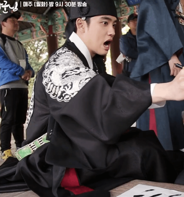 붓글씨 망했다고 꺄르르 웃는 도경수 보고싶다악!!!!!!!!!! | 인스티즈