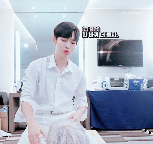 ㄱ 솔직히 이 짤은 새벽 아니면 못꺼내 | 인스티즈