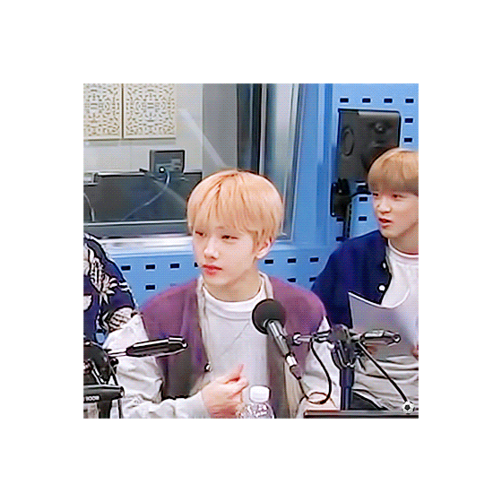 지성이가 이모들 위해서 기타 연주 준비했으니까 다들 모여줘 | 인스티즈