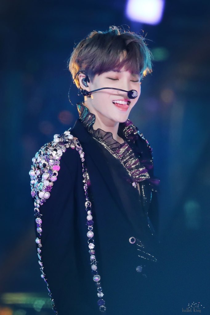 카이 화려한거 제일 잘 어울려 | 인스티즈