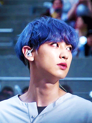 별 휘황찬란한 탈염색을 해도 얼굴이 제일 튀어서 머리가 무난해보이시는 분 | 인스티즈