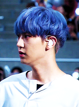 별 휘황찬란한 탈염색을 해도 얼굴이 제일 튀어서 머리가 무난해보이시는 분 | 인스티즈