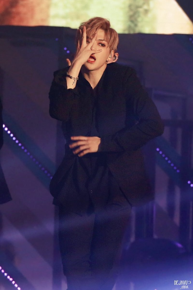 강다니엘은 무대 위에서 분위기가 ㄹㅇ 멋있는거같음 | 인스티즈