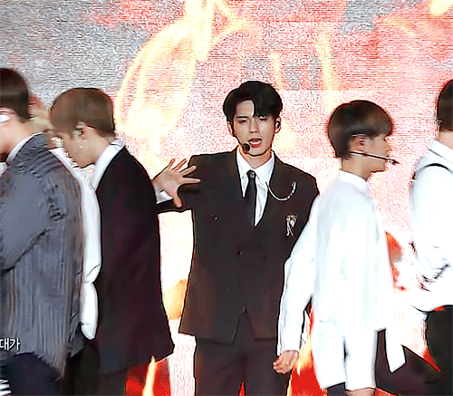 옹성우 활활 오프닝 사랑해...❤ | 인스티즈