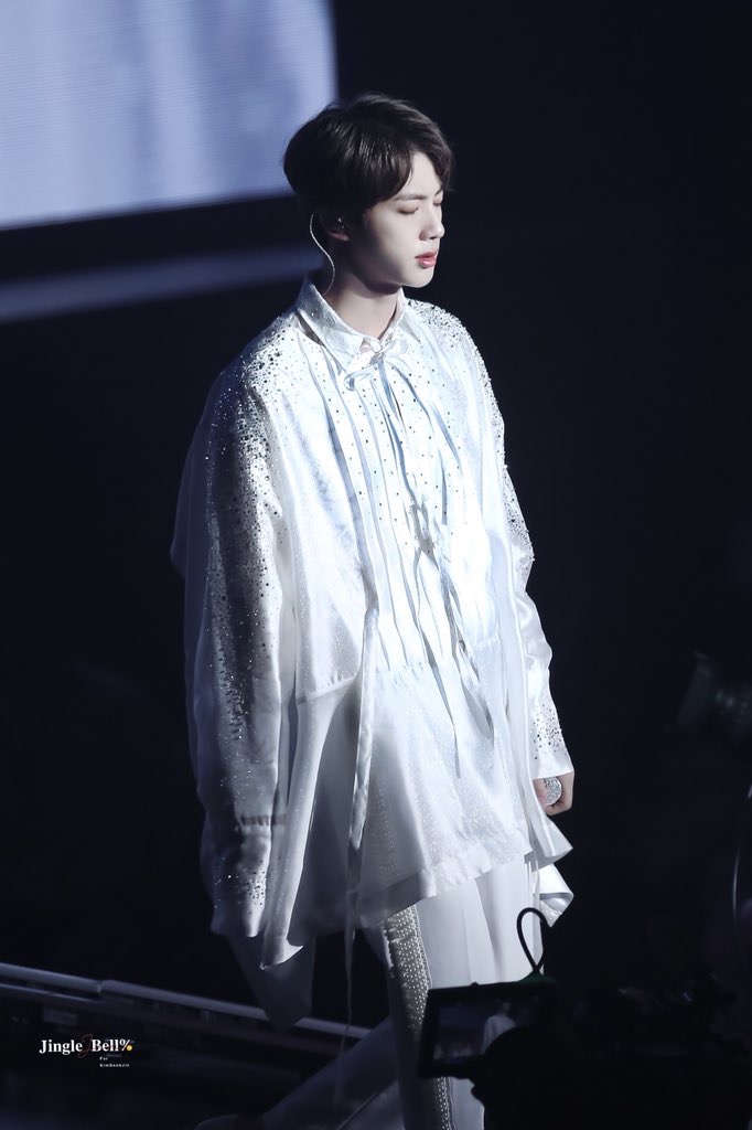 김석진 흰색이랑 찰떡궁합이야 왕자님 ㅠㅠ | 인스티즈