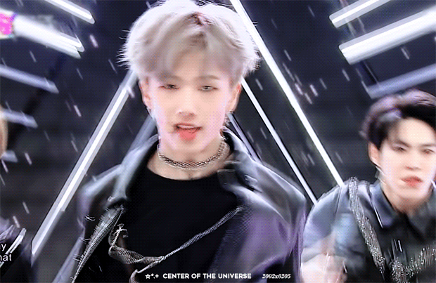 멤버들 다 구두신었는데 혼자만 반스신고 무대오른 아이돌 | 인스티즈