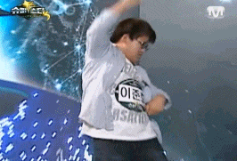 너무 잘생겼어 너무 잘생겼어 지금 밖으로 뛰쳐나가 털기춤 추고싶다 | 인스티즈