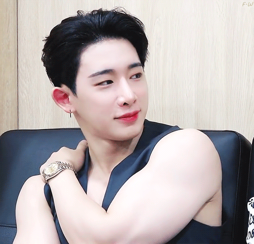 남돌들도 인정한 남자 아이돌 몸.jpg | 인스티즈